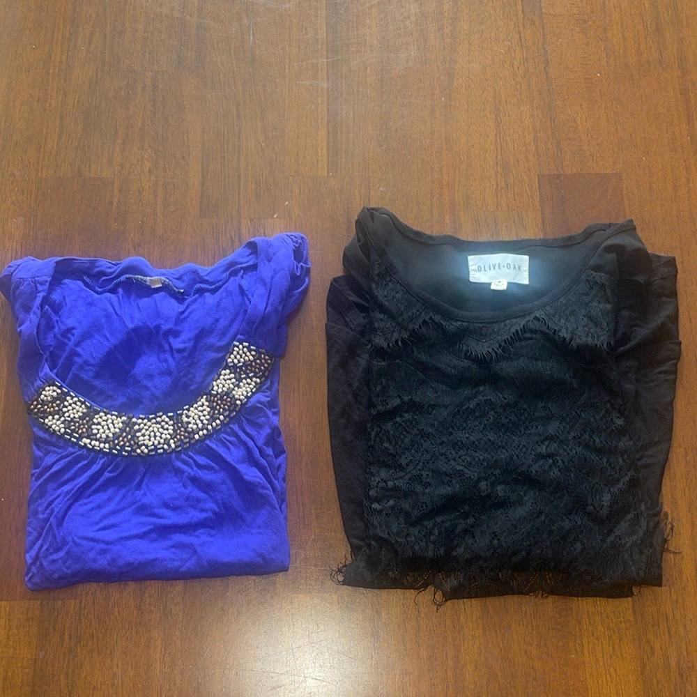 Ladies lot of 2 tops- sleeveless and short sleeve shirts. medium